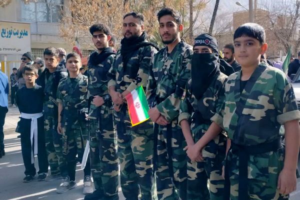 حضور با شکوه مردم زرقان در راهپیمایی 22 بهمن ماه