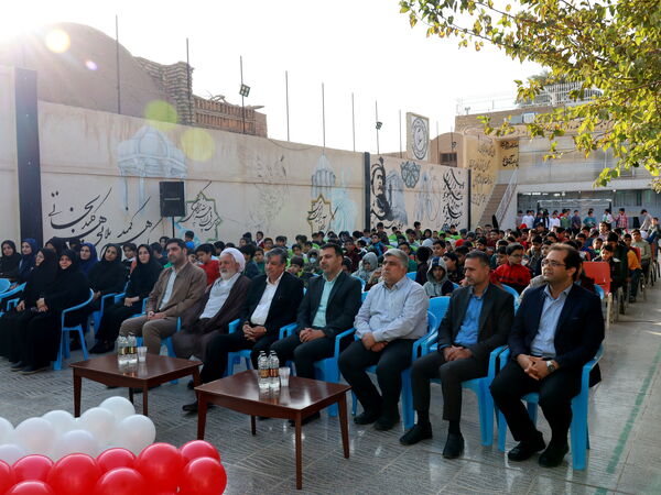 طنین زنگ استکبارستیزی در آموزشگاه سید حسن میرمحمدی میبد 