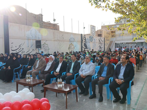 طنین زنگ استکبارستیزی در آموزشگاه سید حسن میرمحمدی میبد 