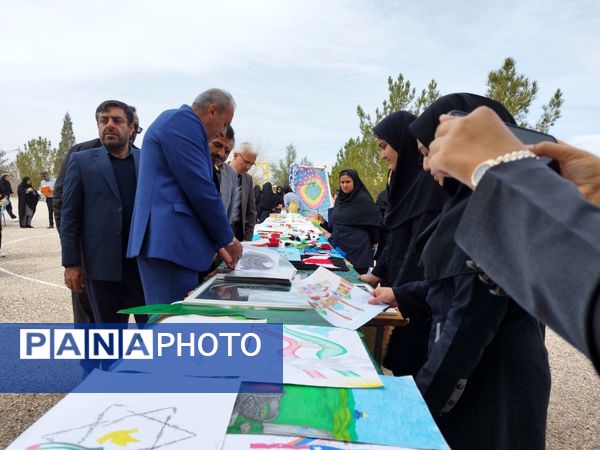 جشن مدرسه‌ای «ایرانمون» در مدرسه شهدای میانشهر