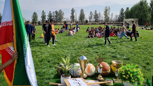 برگزاری آیین فعالیت‌های ورزشی درون مدرسه‌ای دبیرستان نمونه دولتی پژوهش آشخانه 