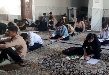 حضور ۴۰۰ دانش‌آموز در چهل‌و‌سومین دوره مسابقات قرآن عترت و نماز میناب