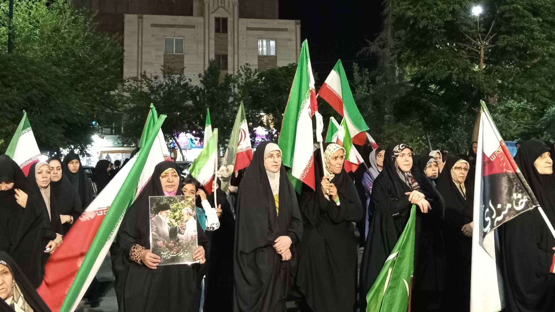حضور مردم خستگی ناپذیر شهر فردوسیه پس از گذشت سه ماه ازشهادت رهبر عزیزمان