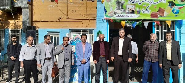 جشن شروع سال تحصیلی در دبیرستان شهدای انقلاب اسلامی ناحیه ۳ کرج