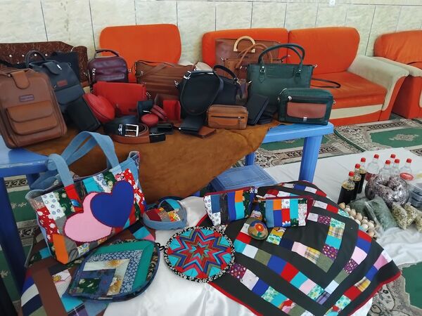 بازارچه‌ هنرهای‌ دستی‌ با رنگ و بوی عید
