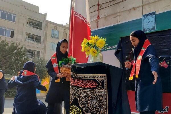 شور وشوق دانش‌آموزان در برنامه صبحگاهی مدرسه مریم بهارستان دو