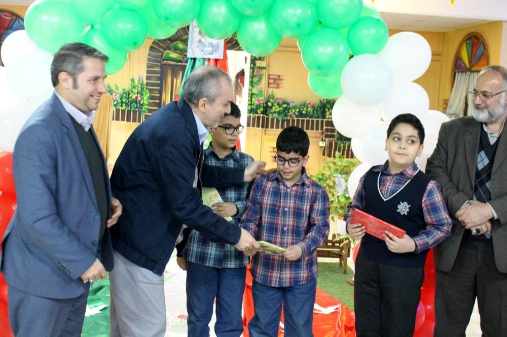 حمایت از دانش‌آموزان فرزند شهید وظیفه آموزش و پرورش است