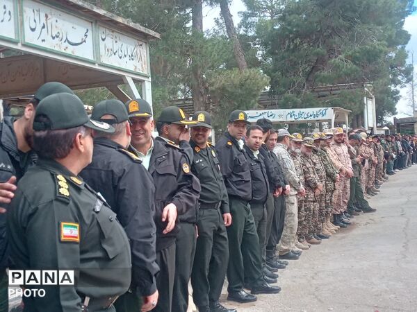 اشک و قدردانی در تشییع خلبان شهید بیاتی؛ مردم کوهدشت با شهیدشان وداع کردند 