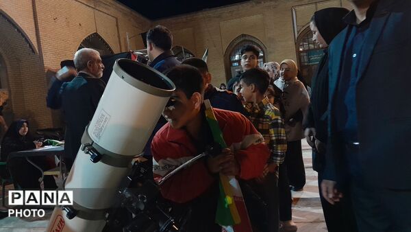 کودکان و بزرگسالان نیشابوری ماه را مشاهده کردند 