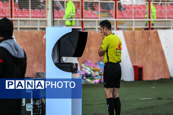 بازی جام حذفی تراکتور و  گل‌گهر سیرجان