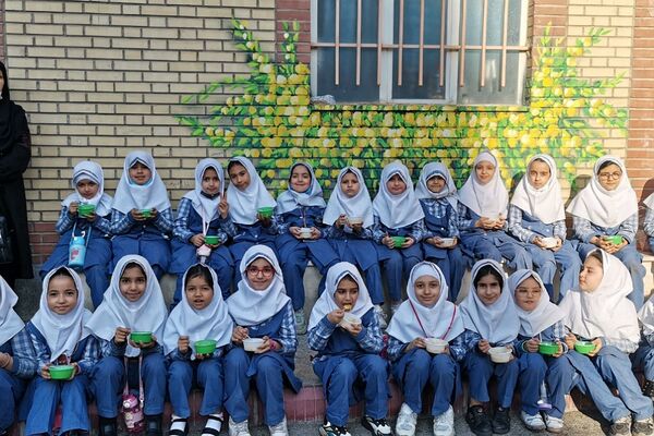 مراسم عزاداری و توزیع نذری به مناسبت ایام فاطمیه در مدارس شهرستان ورامین