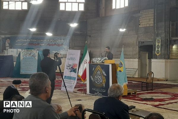 حضور پرشور فرهنگیان و دانش‌آموزان در مصلی نسیم شهر