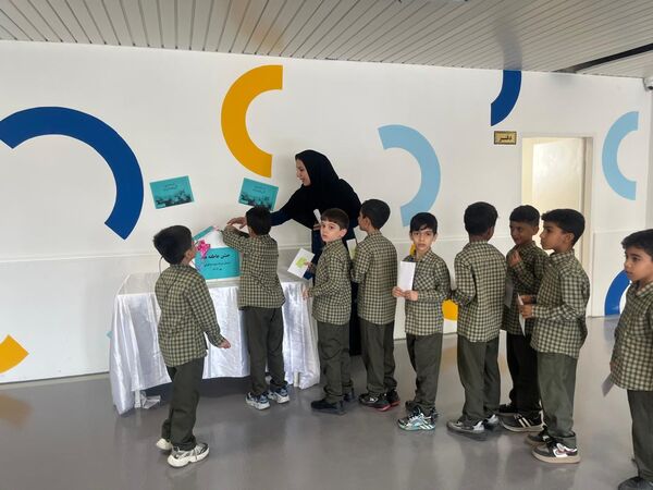 مهربانی دانش‌آموزان دبستان شهید تندگویان در جشن عاطفه‌ها