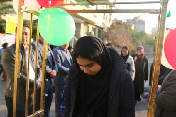 آیین بدرقه دانش‌آموزان دختر ناحیه یک شهرری به اردوی راهیان پیشرفت
