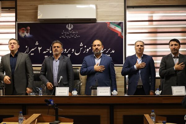 دیدار معاون پرورشی و فرهنگی وزارت آموزش و پرورش با نمایندگان دختر تشکل‌های دانش‌آموزی شیراز