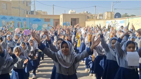صبحگاه شاد مدارس دخترانه استان اصفهان در قالب طرح «نوجوان شاد ایرانی (نشا)»