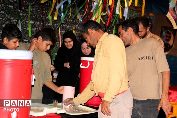 خدمت رسانی به زائران رهبر شهید در موکب آموزش و پرورش شهرستان سملقان