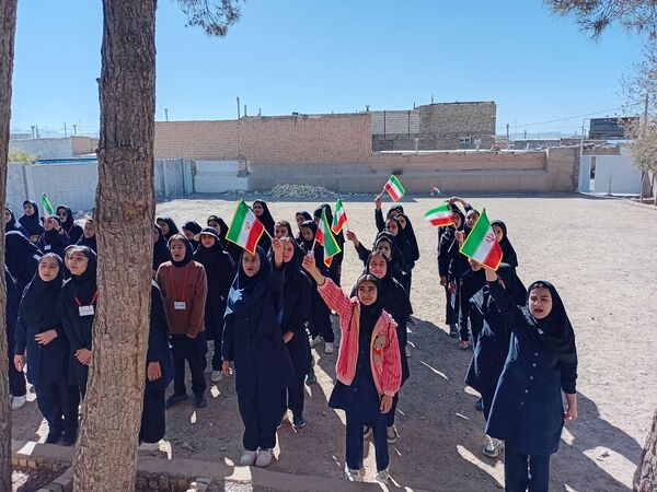 گرامیداشت سیزده آبان در دبیرستان مادرمهربان خلیل آباد