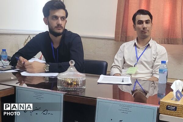 رقابت نخبگان جوان زبان خارجی در دبیرستان فرهنگ