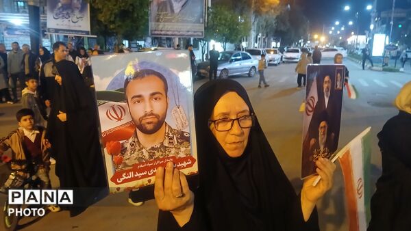 فرهنگیان و دانش آموزان گلستان همچنان پای میدان