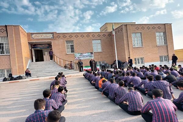 نواختن زنگ هفته بسیج در مدارس شهرستان بهبهان