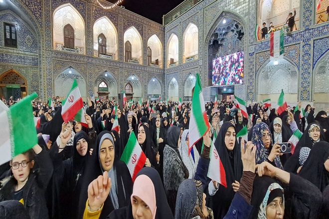 طنین گلبانگ انقلاب صحن انقلاب حرم مطهر  امام رضا (ع)