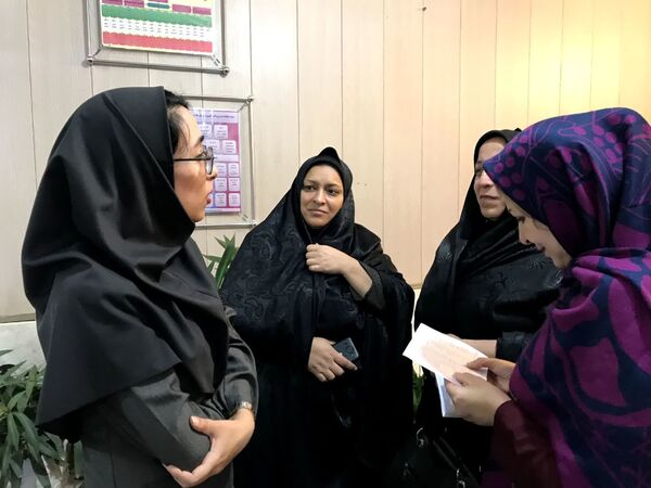  دیدار دبیران با اولیا در دبیرستان دخترانه فاطمیه 