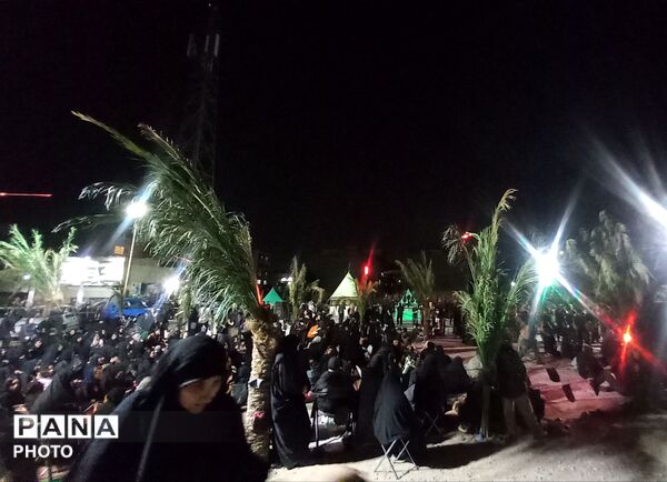 عزاداری شب عاشورا باحضورگسترده عاشقان حسینی