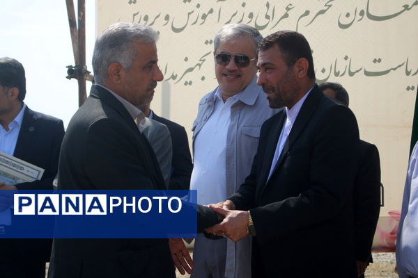 آیین شروع عملیات اجرایی دبیرستان 12 کلاسه شهید اسماعیل محمدپور در تنگک بوشهر