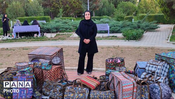 برگزاری همایش پیاده روی خانوادگی در باغ بانوان نجف آباد 