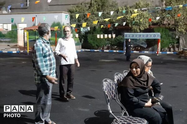 آماده‌سازی مراسم بازگشایی مدارس در دبیرستان شاهد بهشت