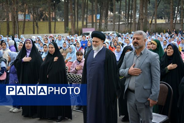 حضور خادمان رضوی در مدرسه قدر بهارستان‌دو