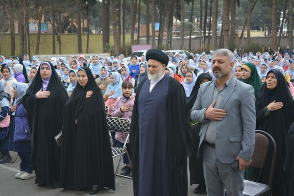 حضور خادمان رضوی در مدرسه قدر بهارستان‌دو