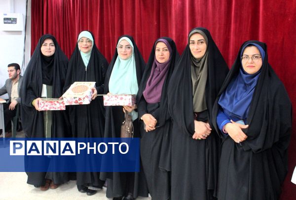 تقدیر از برگزیدگان مسابقات قرآن، عترت و نماز در گلوگاه 