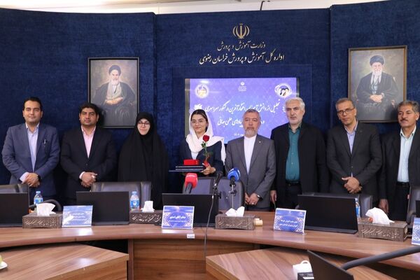 تجلیل از دانش آموزان افتخارآفرین خراسان رضوی در کنکور سراسری و مدال آور در المپیادهای علمی جهانی