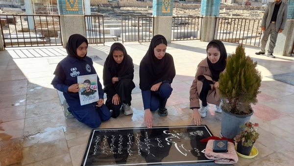 دیداری پر از احساس با مادر شهید حسین اسحاقی 