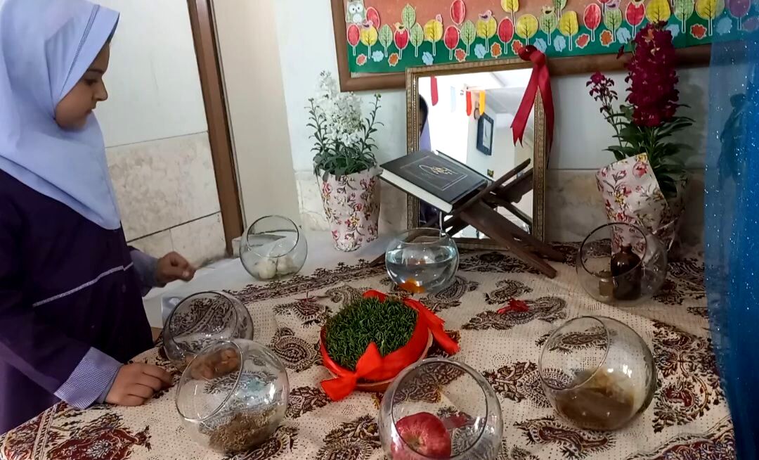 دانش‌آموزان دبستان شهید احمدی اصفهان نوروز ۱۴۰۳ را تبریک گفتند/ فیلم