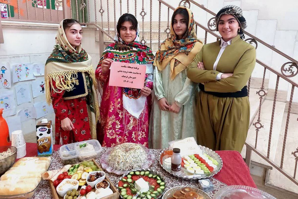 صبحی سالم در دبیرستان دخترانه فرهنگ قرچک