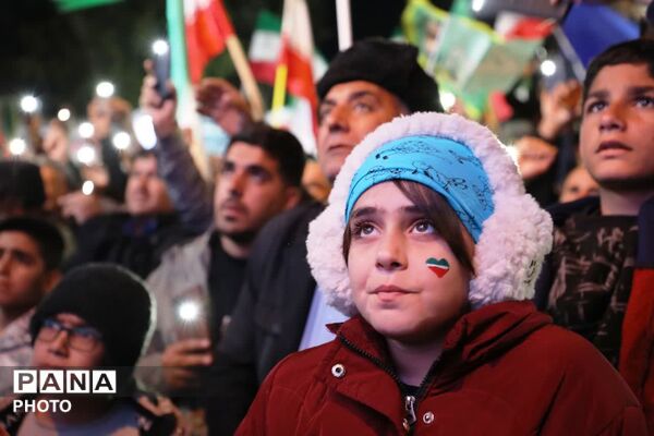  شب سی‌ و دوم ایستادگی یاسوجی‌ها به مناسبت روز جمهوری اسلامی ایران 