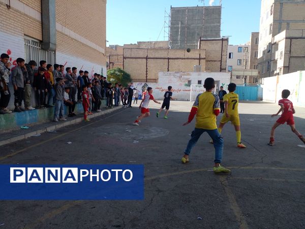 برگزاری مسابقه فوتبال درون مدرسه‌ای شهید فرمانی