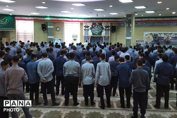 اقامه اولین نماز ماه مهر در دبیرستان حکمت نبوی ناحیه دو شهرری 