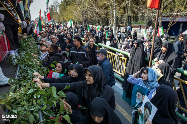 تشییع پیکر شهیدان لاریجانی، سلیمانی و شهدای ناوشکن دنا - 2