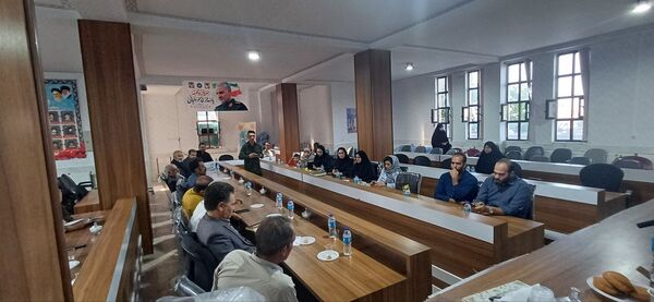 نشست اصحاب رسانه شهرستان سامان با مدیرکل فرهنگ و ارشاد اسلامی استان چهارمحال و بختیاری