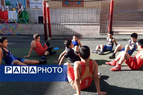 المپیاد ورزشی در دبستان شاهد حیات ناحیه 3 شیراز