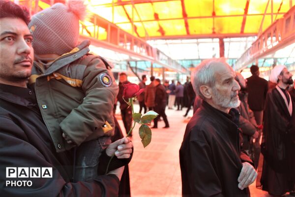 آیین خاکسپاری کودک شهید سه ساله جنگ رمضان در قم