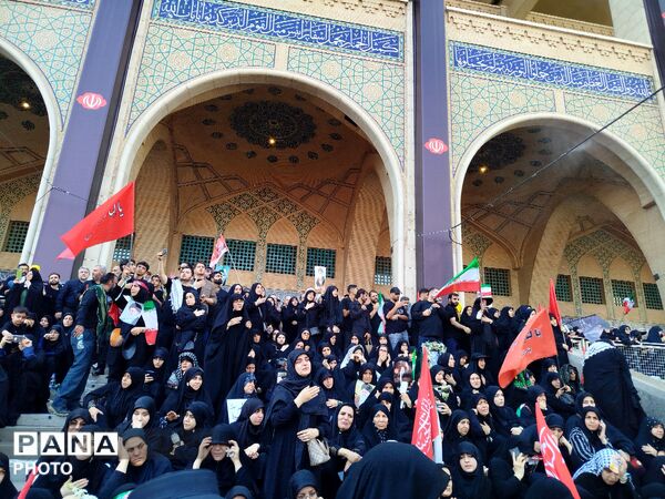 ثبت تاریخی‌ترین وداع در قلب جهان