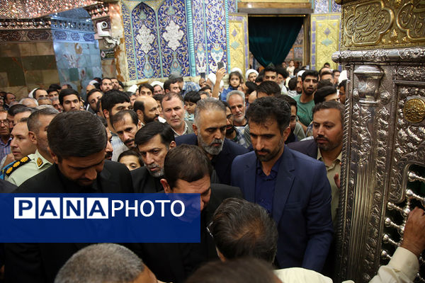 حضور معاون اول رئیس جمهور در جمع زائران حرم کریمه اهل بیت(س)