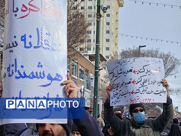 حضور پرشور مردم مشهدی در راهپیمایی ۲۲ بهمن 