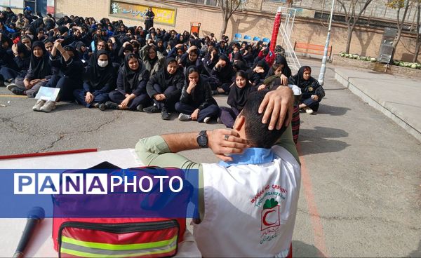 بیست و هفتمین مانور سراسری زلزله در دبیرستان شهید مراد علی امینی و هنرستان کیمیا
