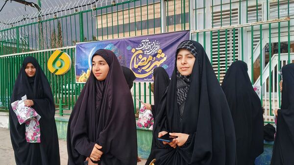 حضور دختران حاج قاسم کهگیلویه و بویراحمد در برنامه قرار شبکه دنا به مناسبت ماه رمضان